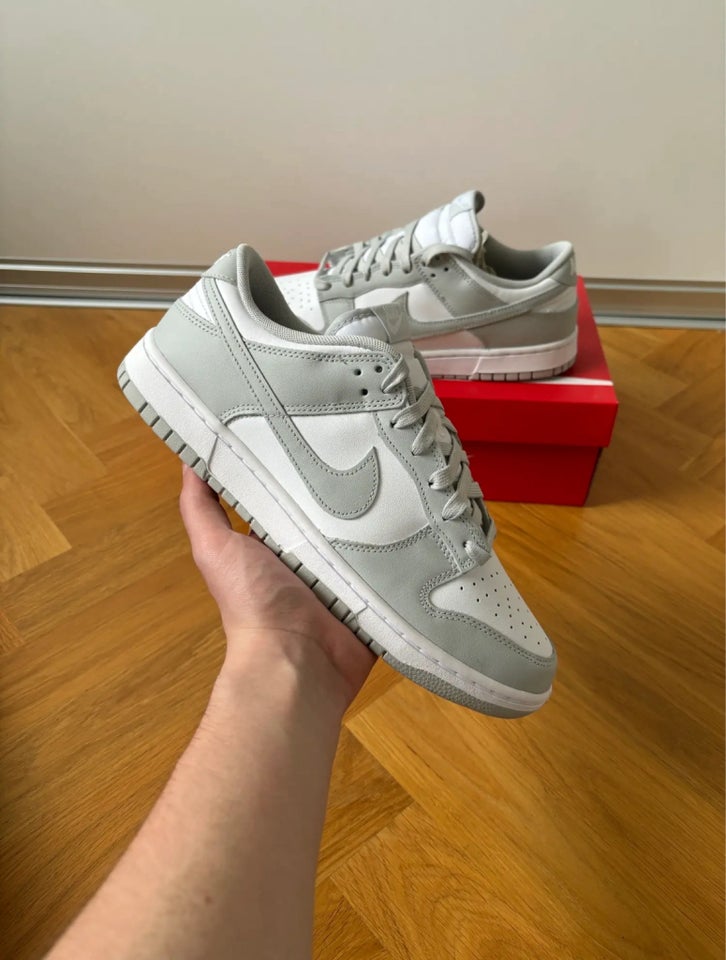 Sneakers Nike str 455