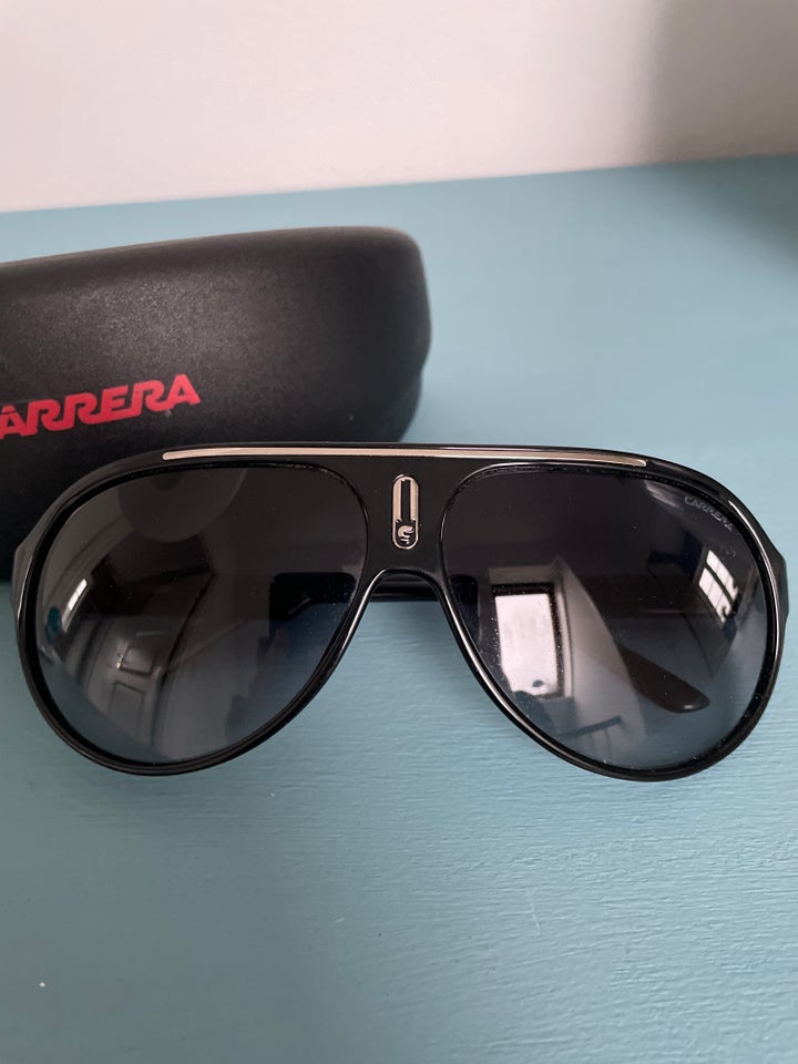 Solbriller unisex, Carrera