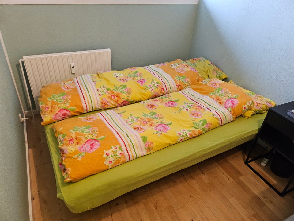 Futon, b: 140 l: 200 h: 40