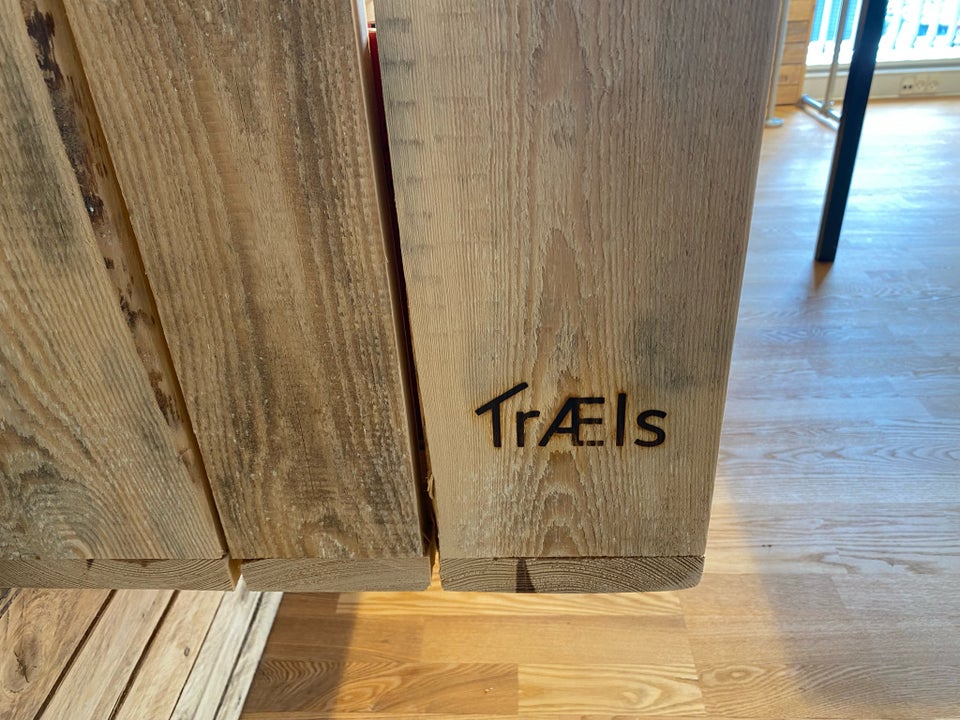 Anden reol, TRÆLS