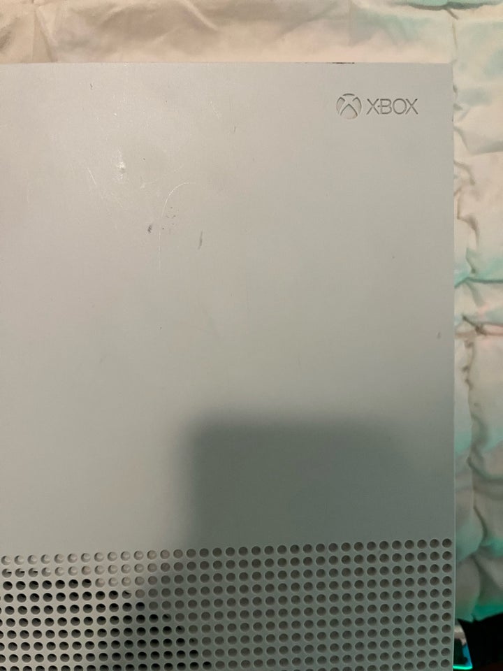 Xbox One S, 1681, God