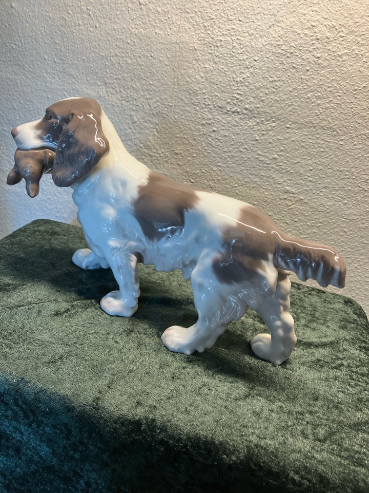 Porcelæn figur spaniel med bytte