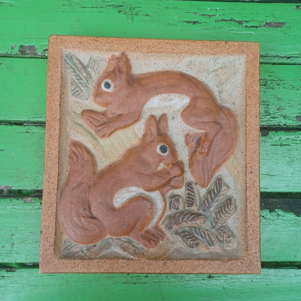 Relief med egern Bing og Grøndahl