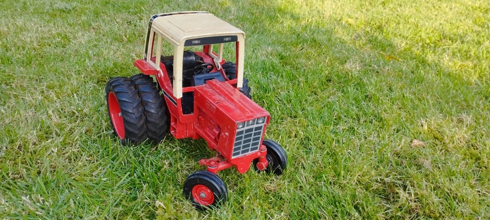 Modeltraktor Vintage ERTI