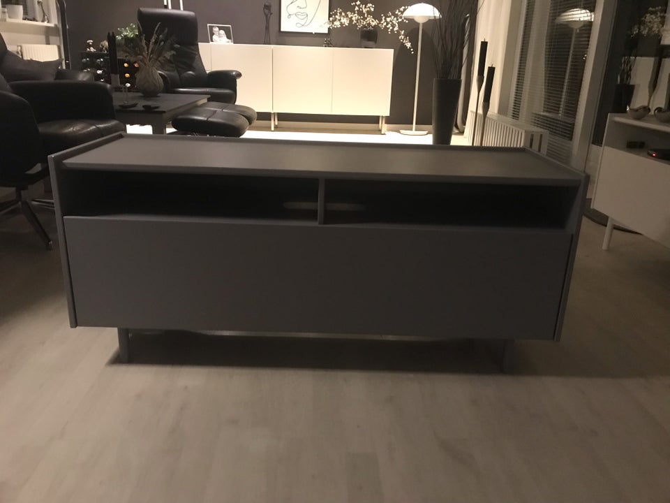 Tvreol, Ikea, b: 117 d: 42 h: 52