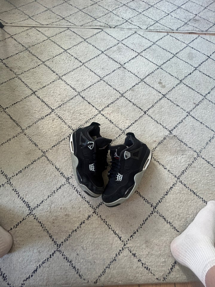 Herresko, Nike Air Jordan 4 black