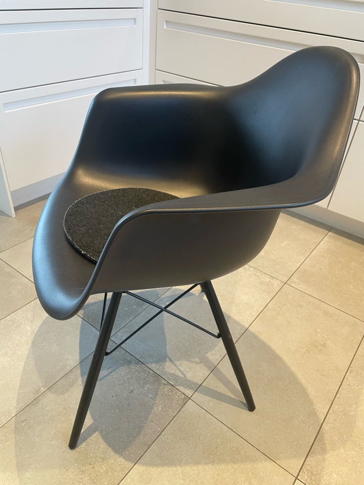 Eames, EAMES Plastic Chair DAW,