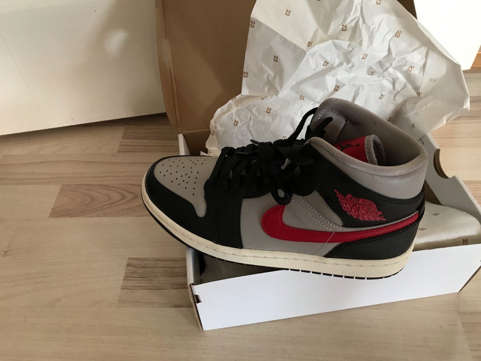 Andet, Nike Jordan 1 mid, str. 39