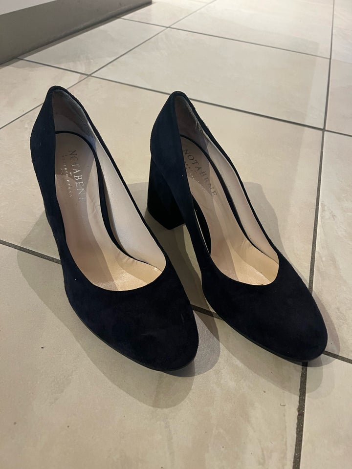 Pumps, str. 40, Notabene