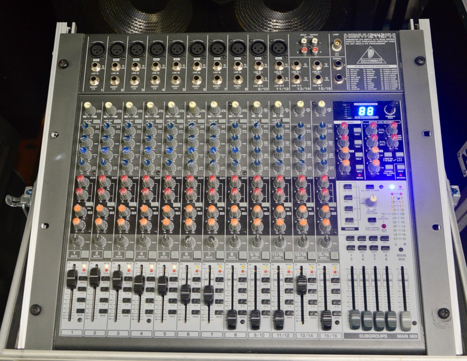 Behringer Mixer + Outboard