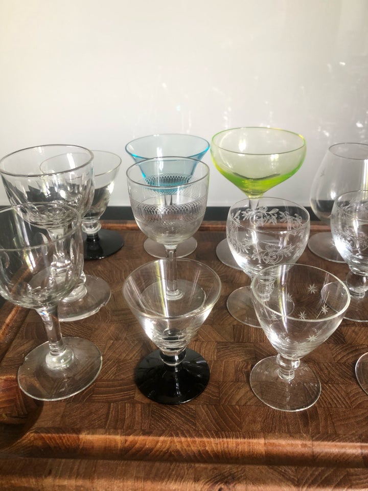 Glas, 12 flotte forskellige glas