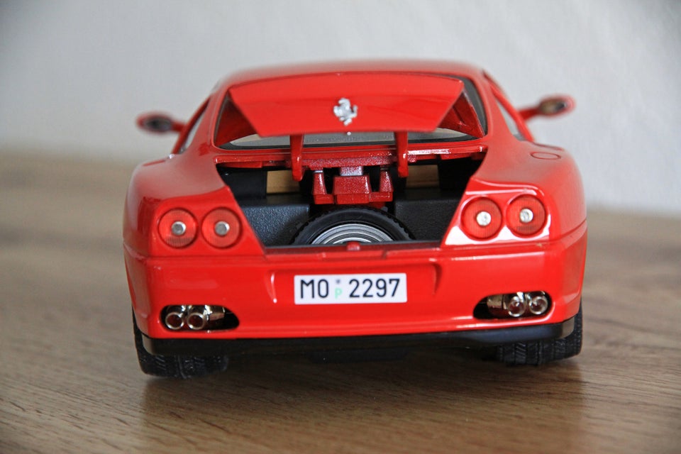 Modelbil, BURAGO 1:18 FERRARI 550