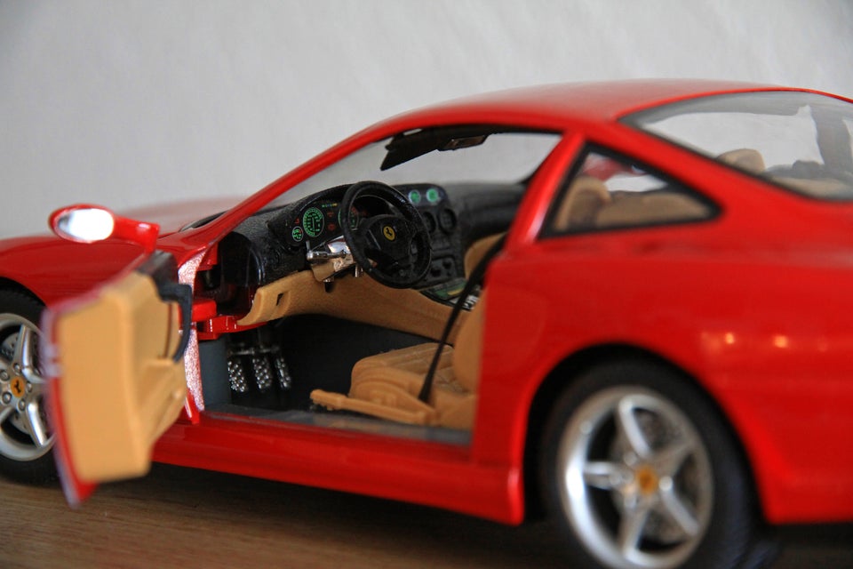 Modelbil, BURAGO 1:18 FERRARI 550