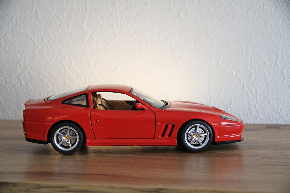 Modelbil, BURAGO 1:18 FERRARI 550