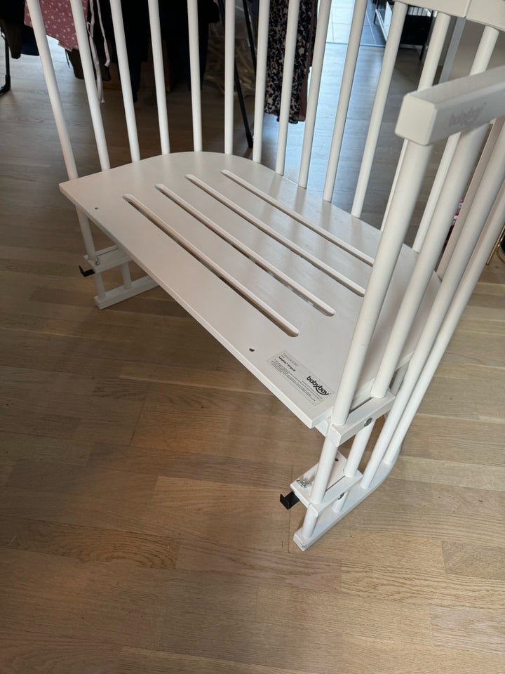 Babyseng, Bedside crib med madrass