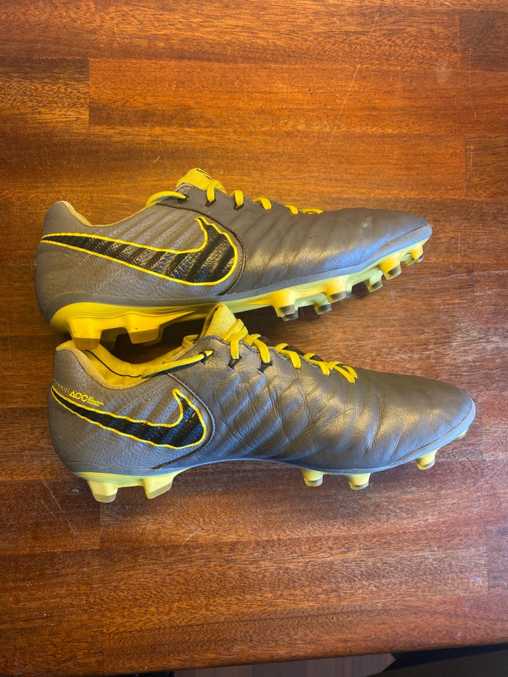 Fodboldsko, Tiempo Legend 7 Elite