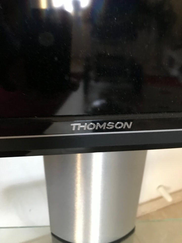 Thomson, 32"