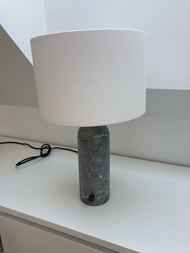 Skrivebordslampe Gubi