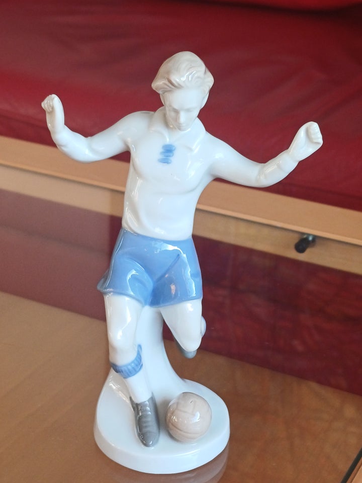 Fodboldspiller figur i porcelæn ,