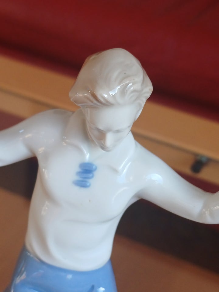 Fodboldspiller figur i porcelæn ,