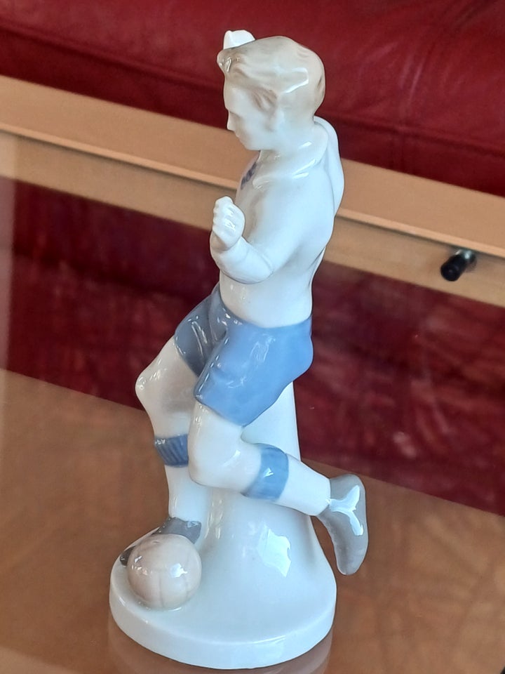 Fodboldspiller figur i porcelæn ,