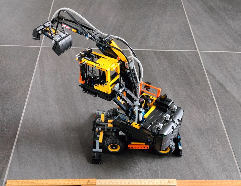 Lego Technic 42053 Volvo EW160E