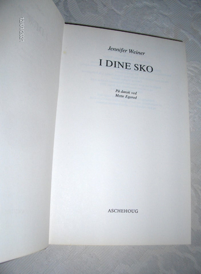 I dine sko, JENNIFER WEINER, genre: