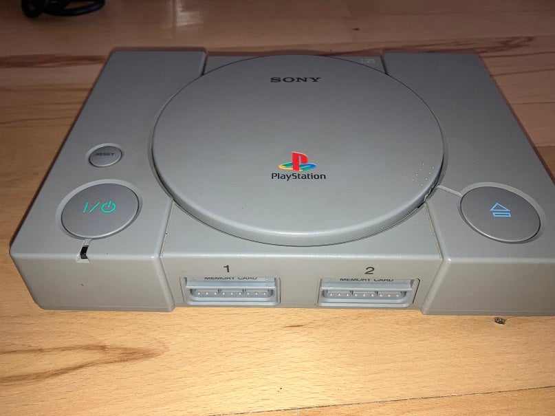 Playstation 1 SCPH-7002 God