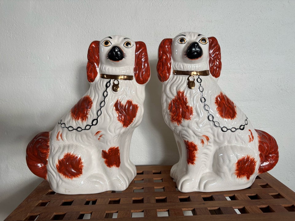 Porcelæns hunde. , 150 år gl.