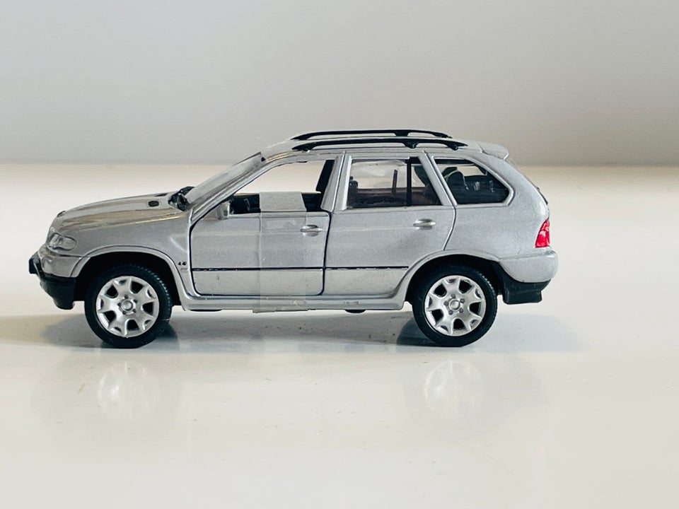 Modelbil, Welly BMW X5, skala 1:36