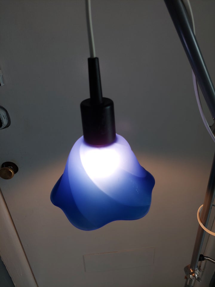 Anden loftslampe, kongeblå farve