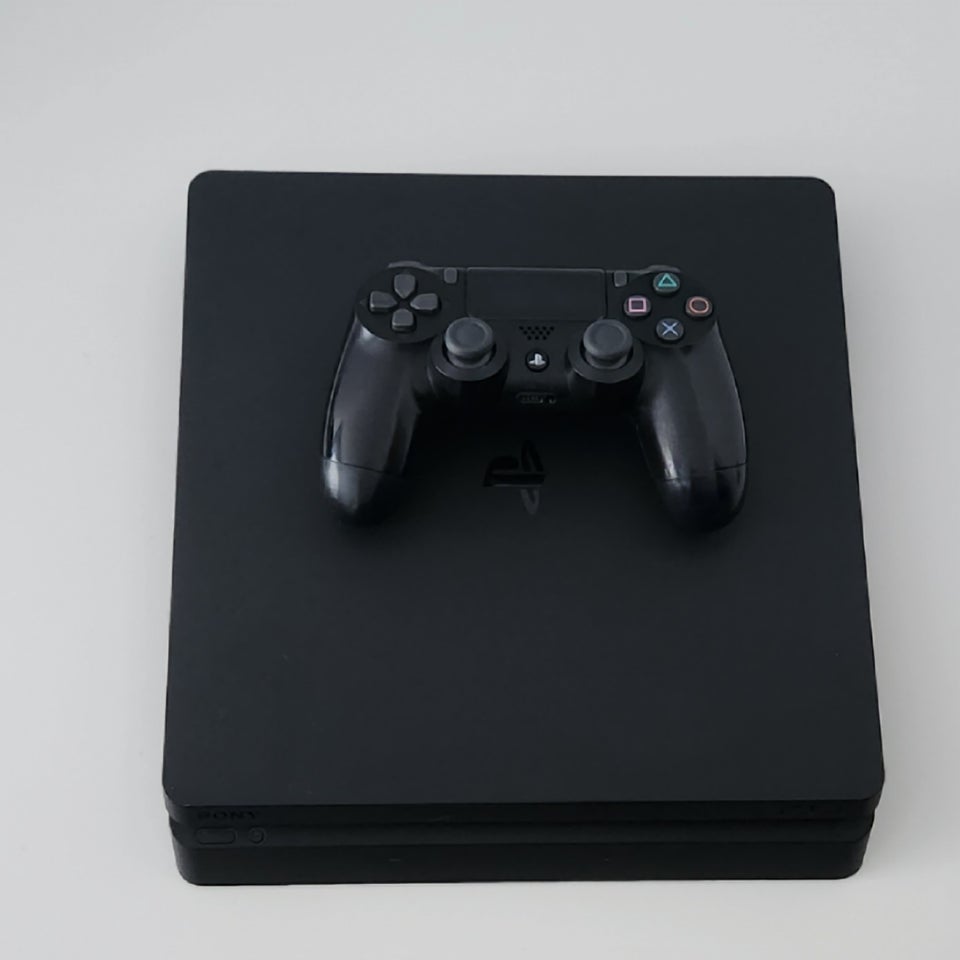 Playstation 4, Playstation 4 slim,