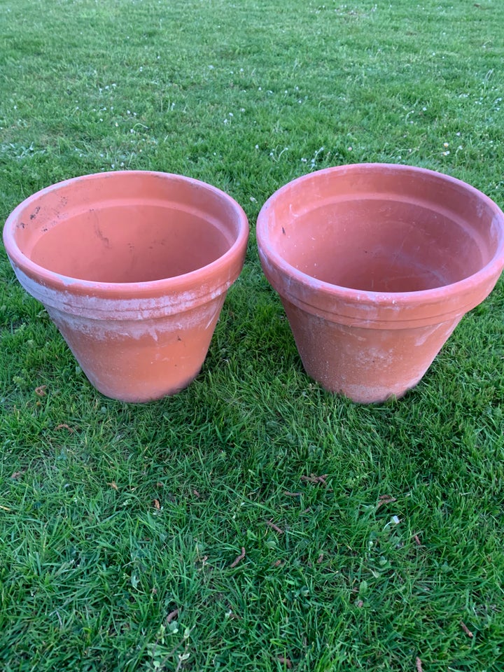 2 x Skjuler terracotta. Ø27xH22 cm.