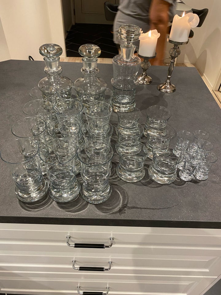 Glas, 3 karafler 6 rød el hvidvin 6