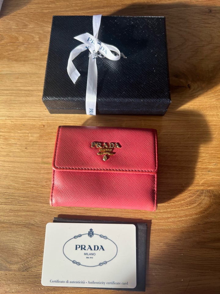 Pung, Prada, silke