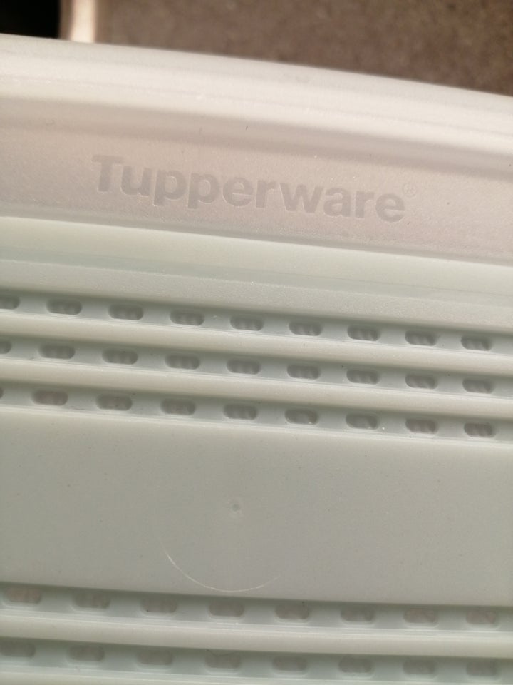 Tupperware/brød. Mm, Tupperware