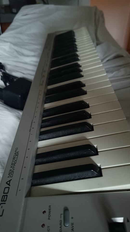 Midi keyboard, Roland PC-180A MIDI