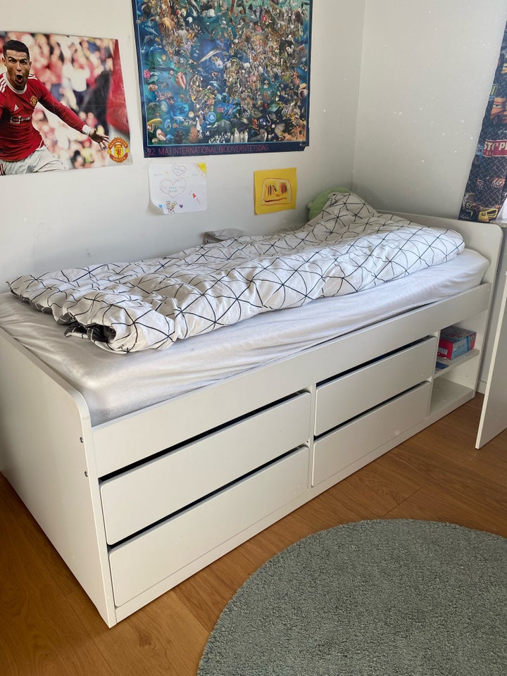 Enkeltseng, Ikea, b: 90 l: 200 h: 71