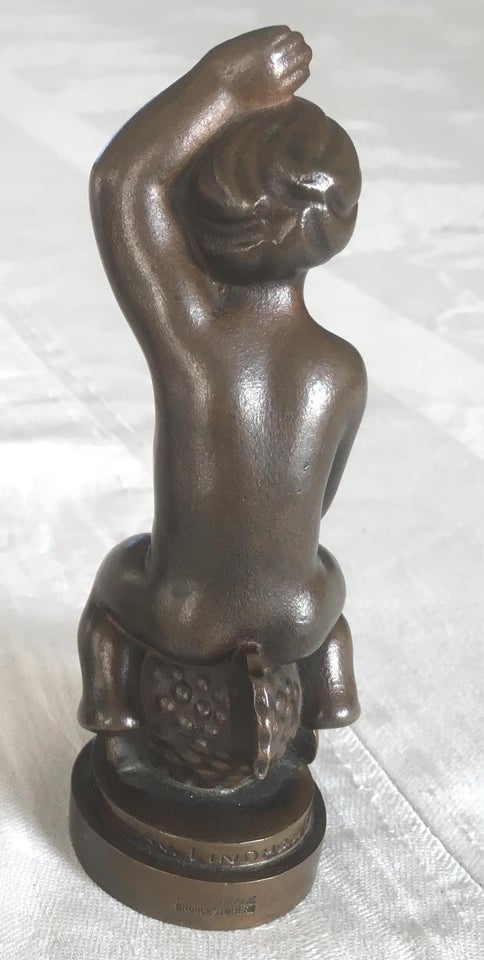 Bronze figur af pige, Svend