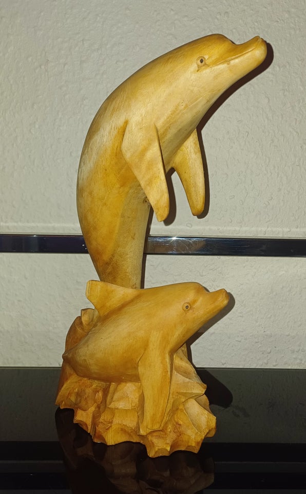 Delfin figur i træ, 29 cm høj