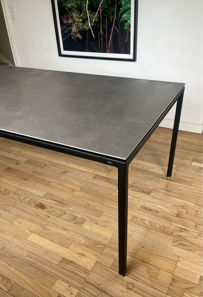 E15 bord Vipp972 Design table