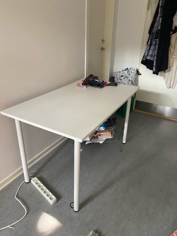 Skrivebord, Ikea, b: 140 d: 70