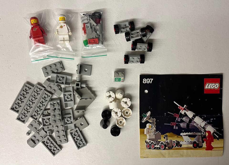 Lego Space 897 Mobile Rocket