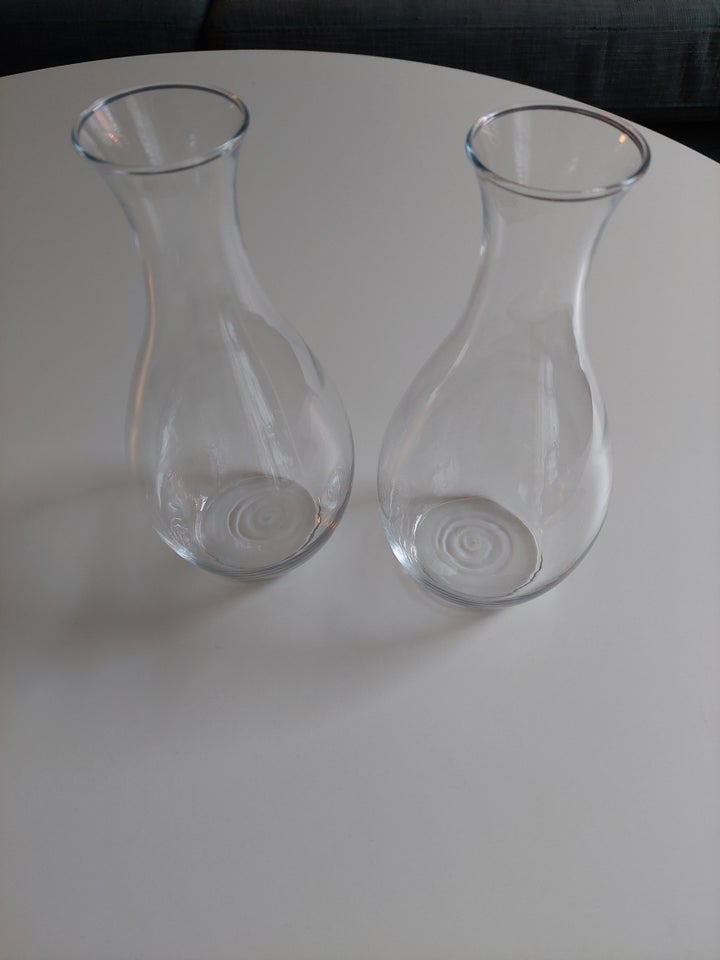 Glas, 2 stk. Karafler / Vaser 10,-