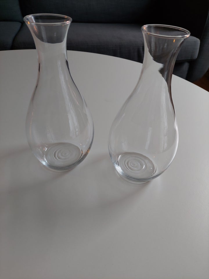 Glas, 2 stk. Karafler / Vaser 10,-