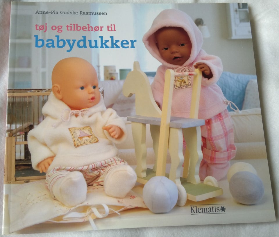 Tøj og tilbehør til babydukker,