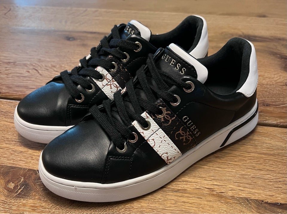 Sneakers, str. 37, GUESS