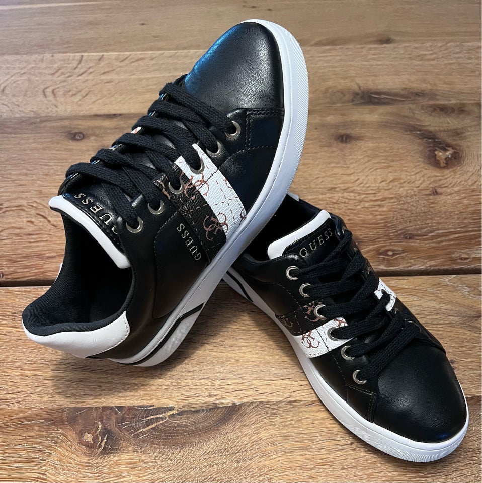 Sneakers, str. 37, GUESS