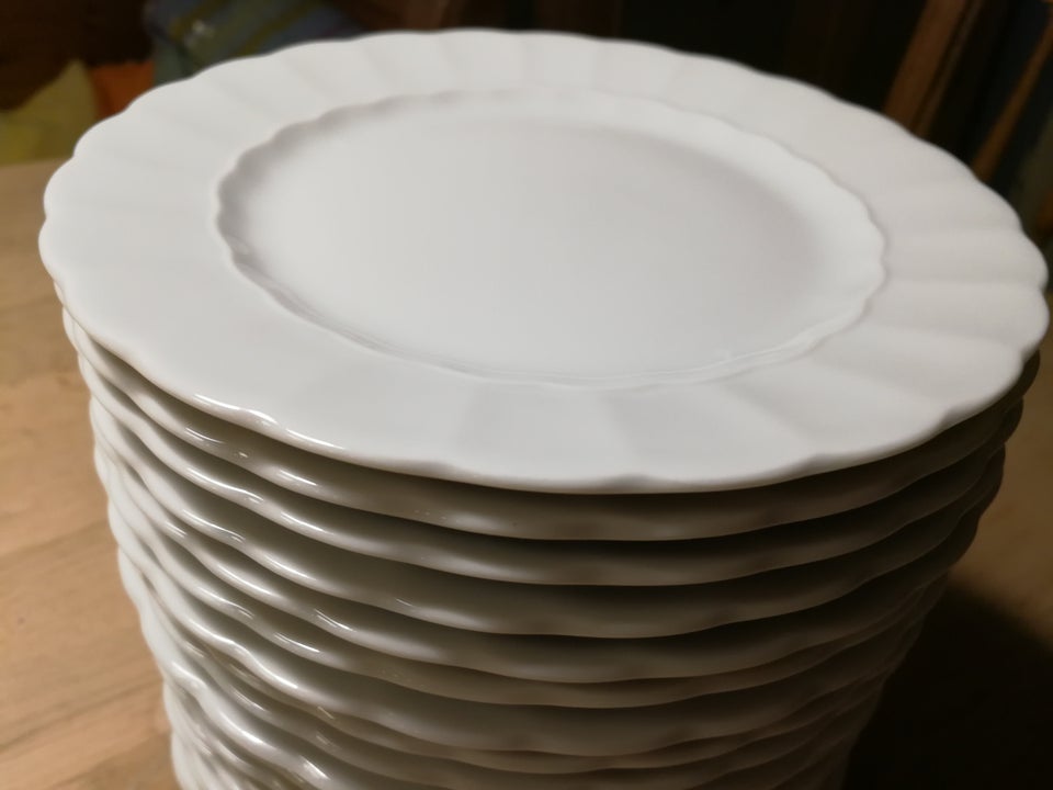 Porcelæn 12 tallerkner med