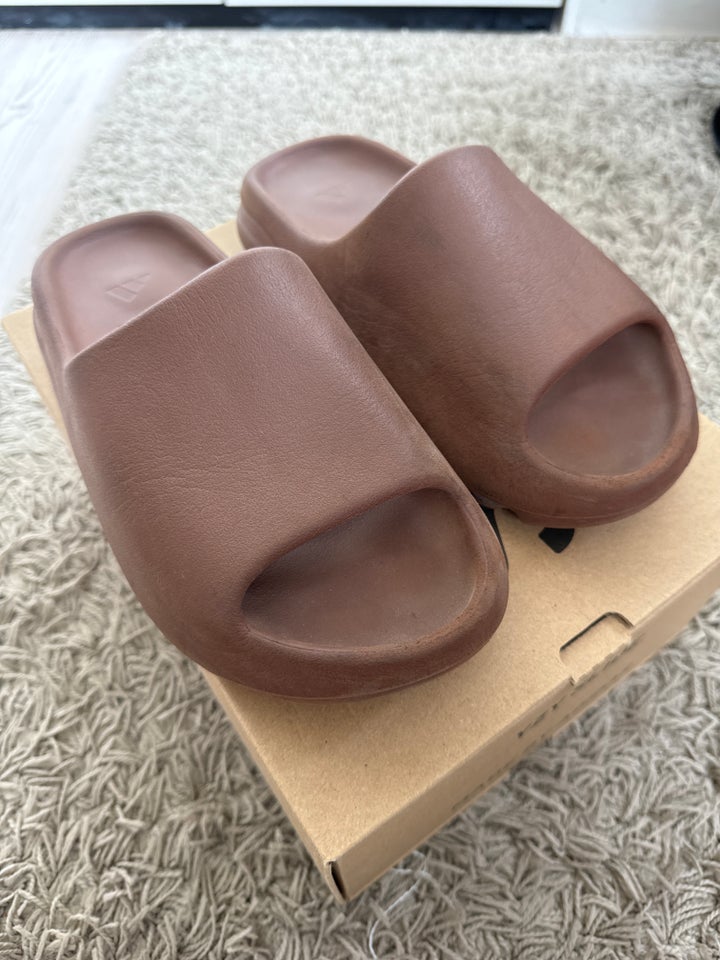 Sandaler, Adidas Yeezy slide, str.